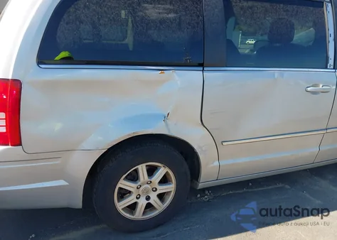 2010 Chrysler Town & Country Touring из США, поврежденный, VIN 2A4RR5D14AR324471